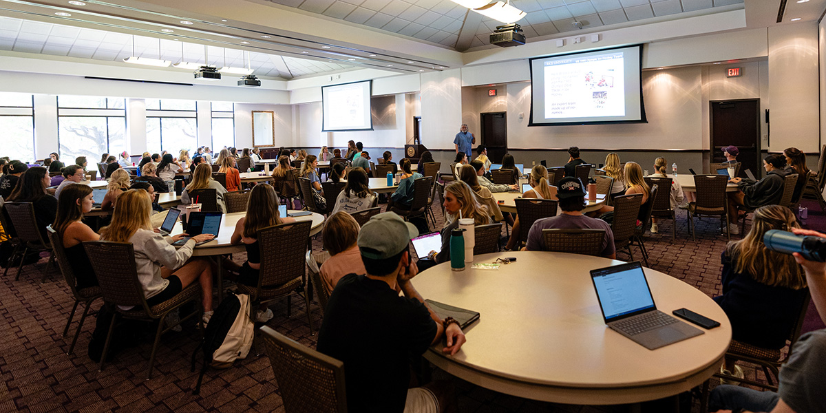 Eduardo Salas, Ph.D., presents a lecture to a room full of students