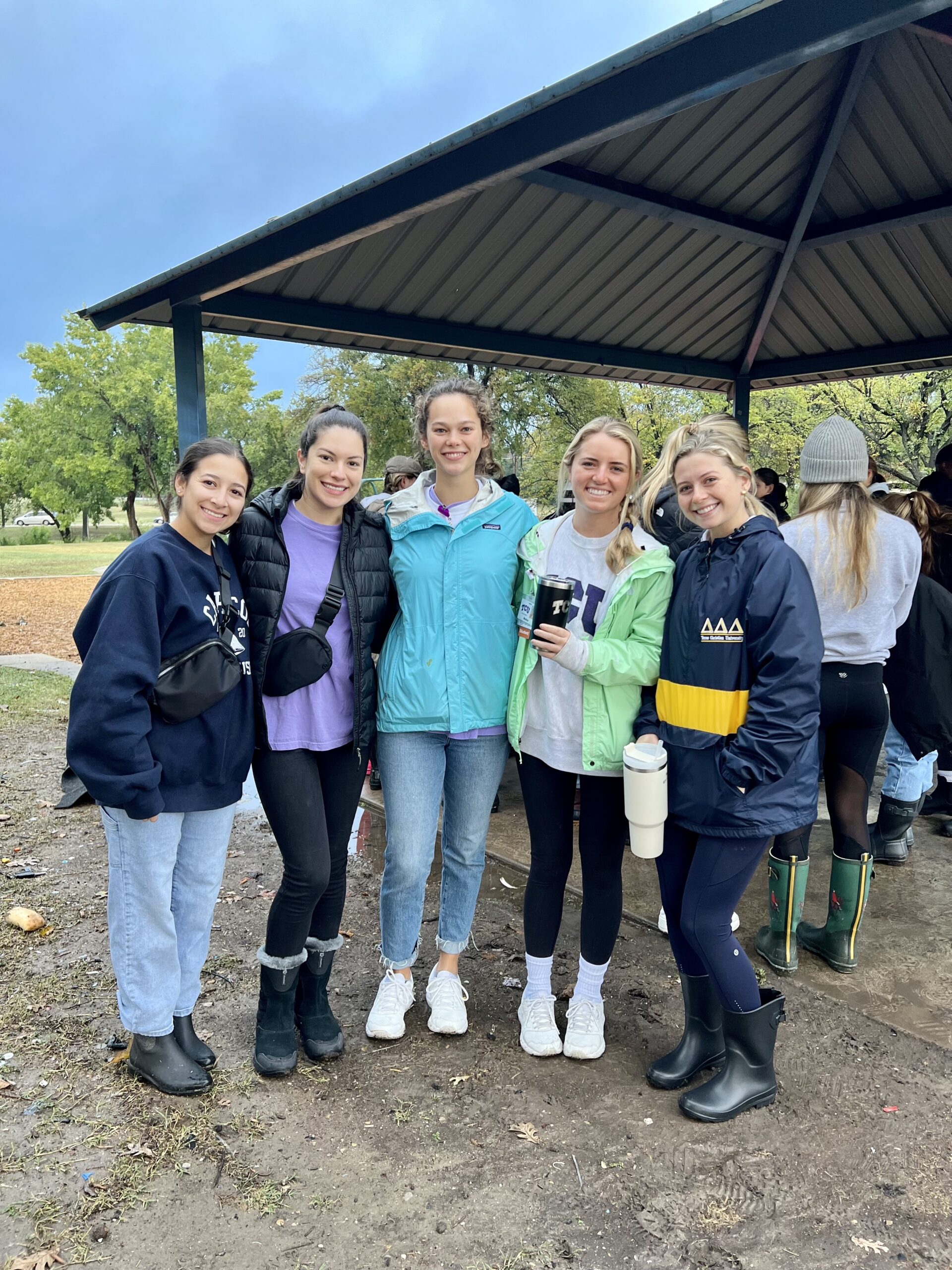 TCU students at the park ready to pick up trash